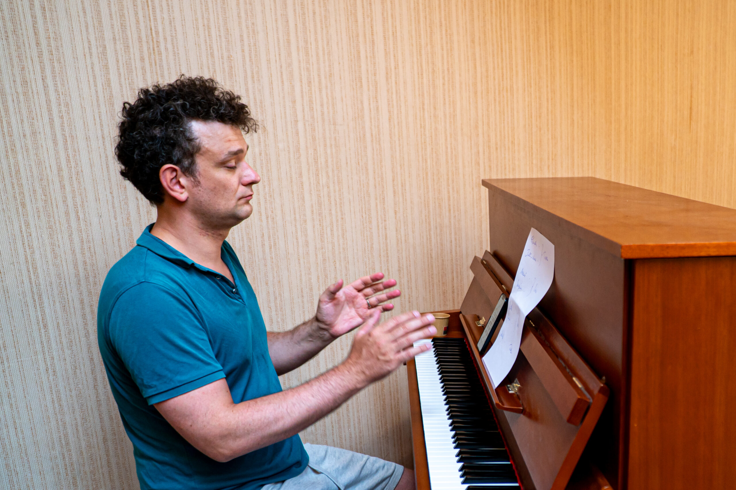 Au piano, Louis LANCIEN
